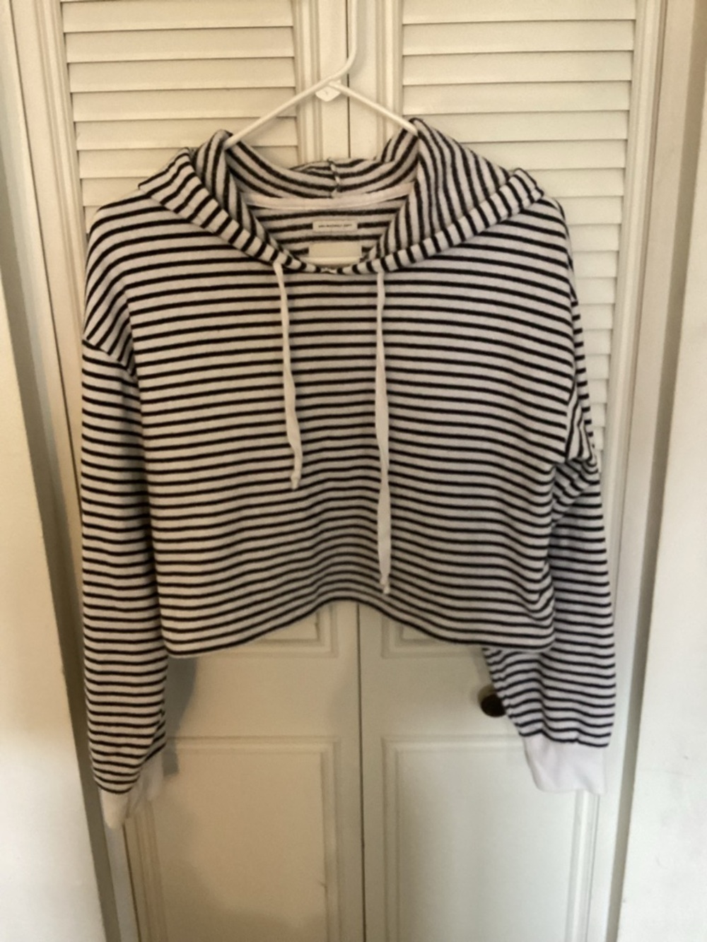 American Eagle Outfitters Black & White Striped Cropped Hoodie